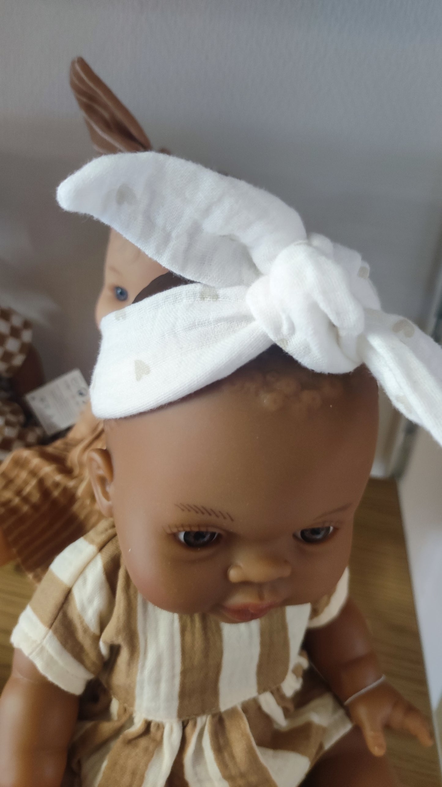 Bandeau pour poupée - Blanc à petits cœurs