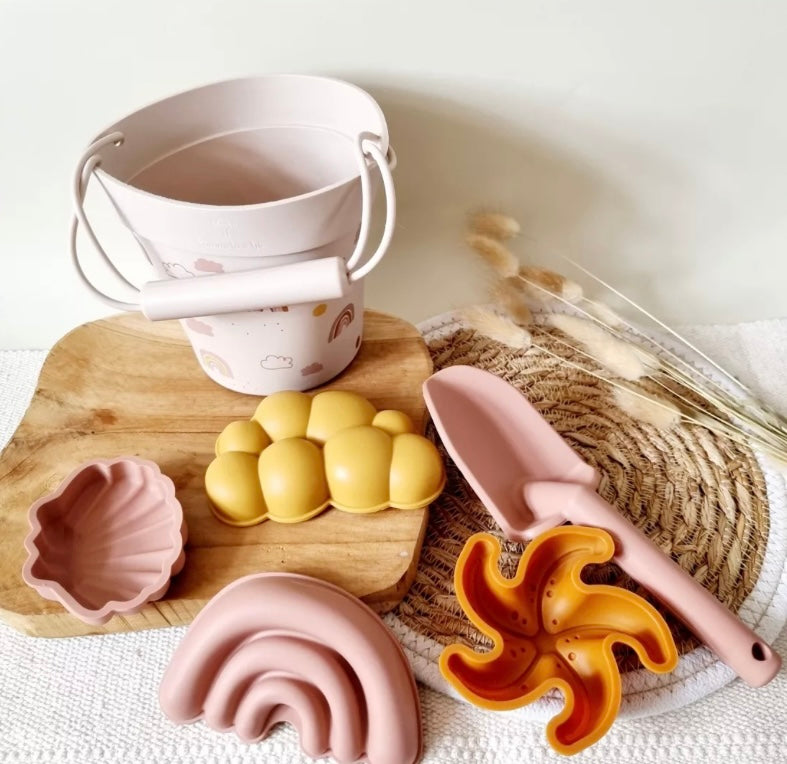 Seau et accessoires en silicone avec formes