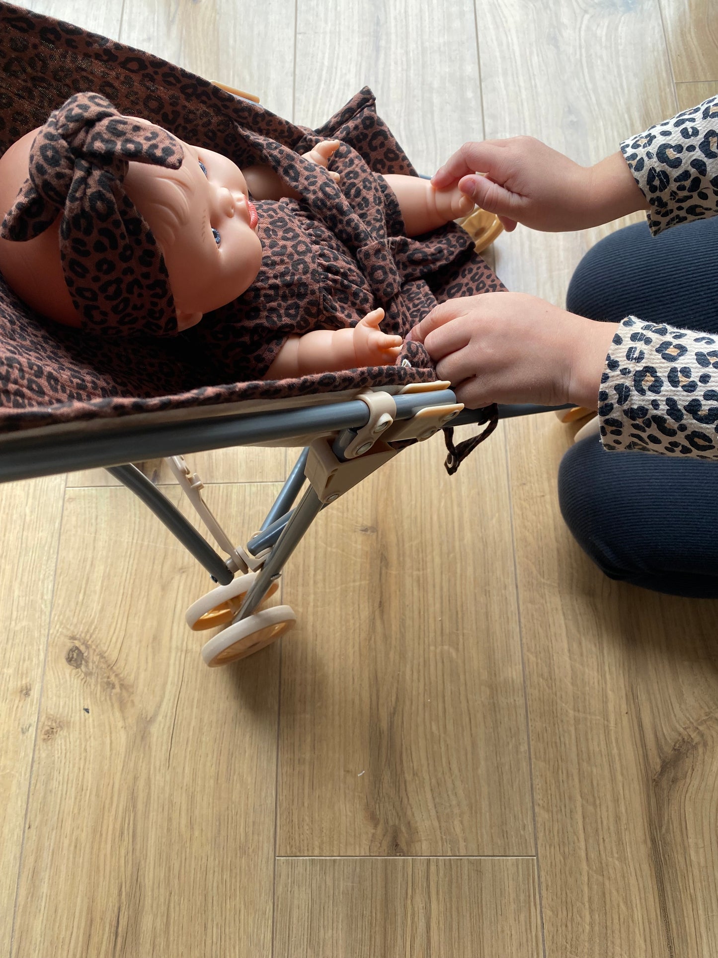 Poussette poupée - Gaze léopard marron foncé