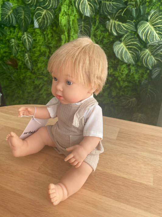 Poupée Léo - Salopette beige