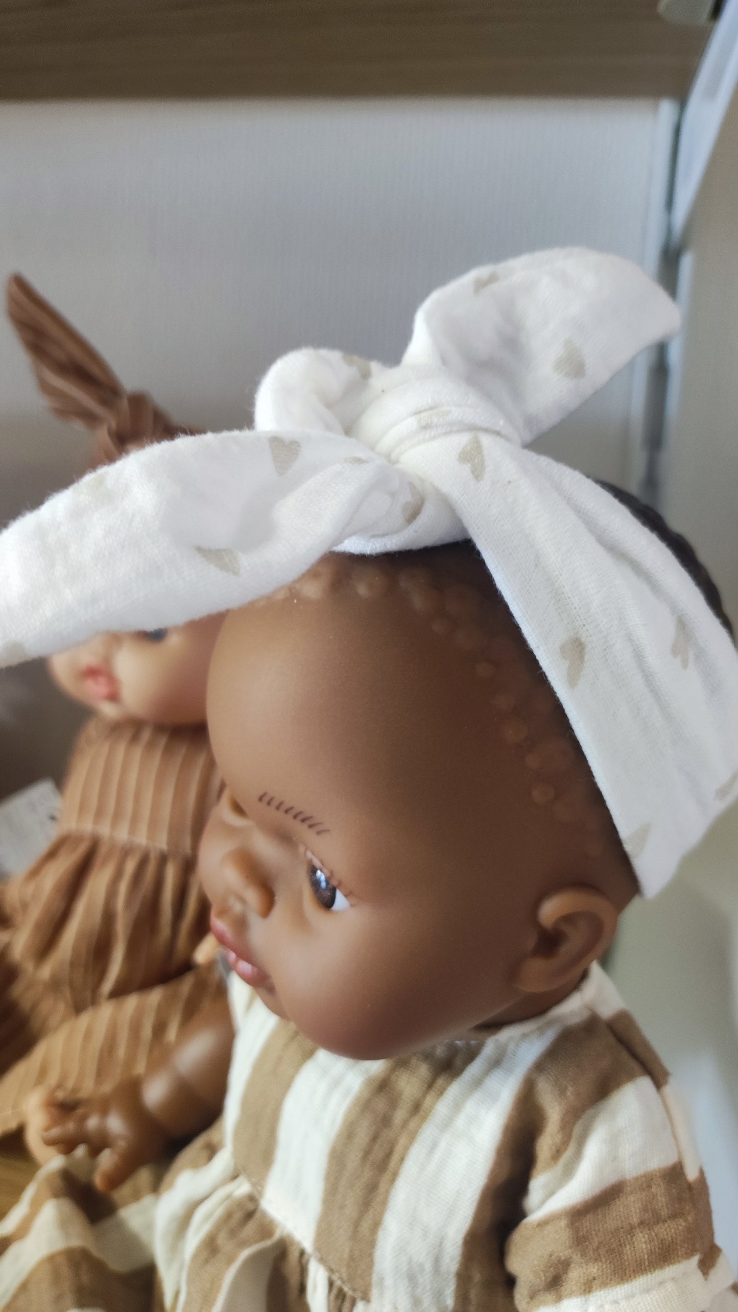 Bandeau pour poupée - Blanc à petits cœurs