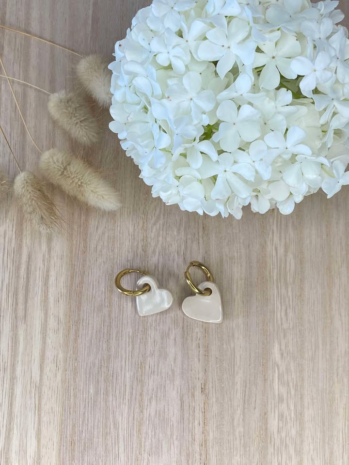 Boucles d’oreilles mini cœur beige - Enfant