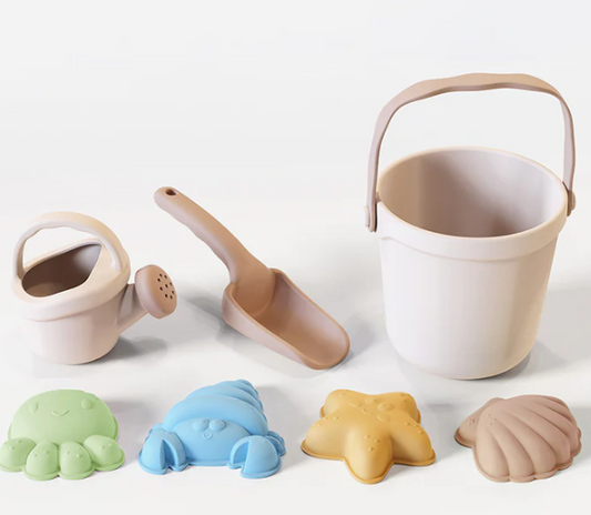 Seau en silicone avec arrosoir, pelle et moules - Beige