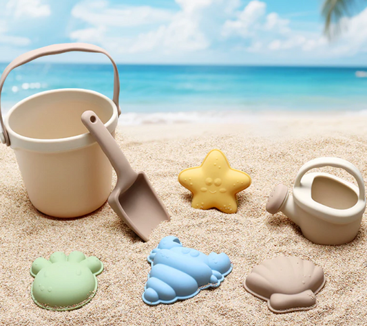 Seau en silicone avec arrosoir, pelle et moules - Beige