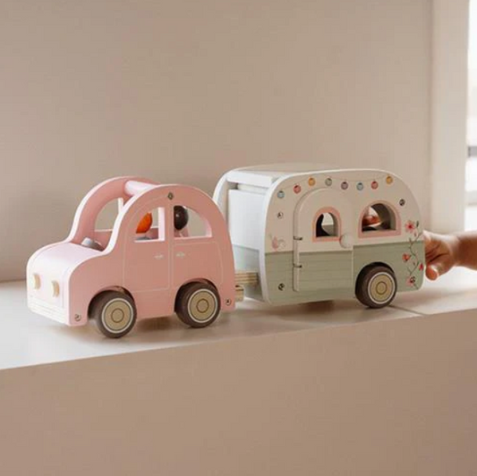 Voiture avec caravane