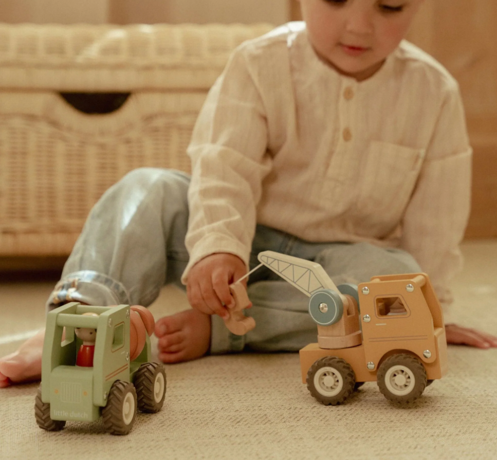 Camion grue en bois