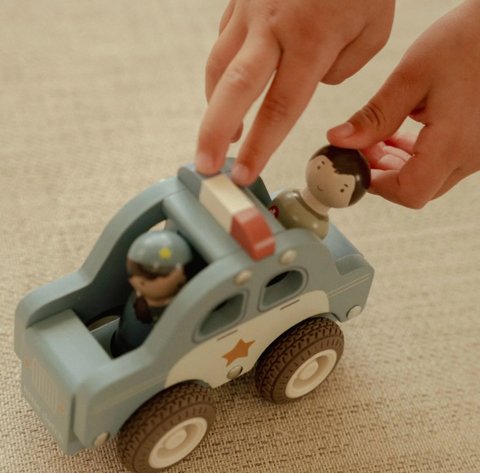 Voiture de police en bois
