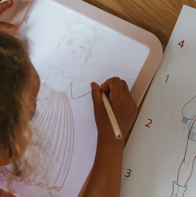 👗 KIDYDRAW-PRO  Tablette lumineuse "rose dessinons la mode"