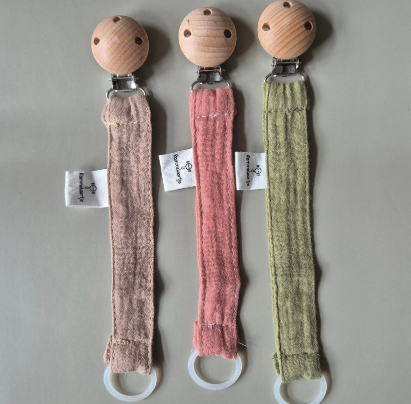 Attache tétine taupe