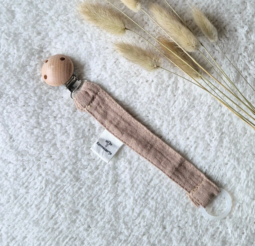 Attache tétine taupe