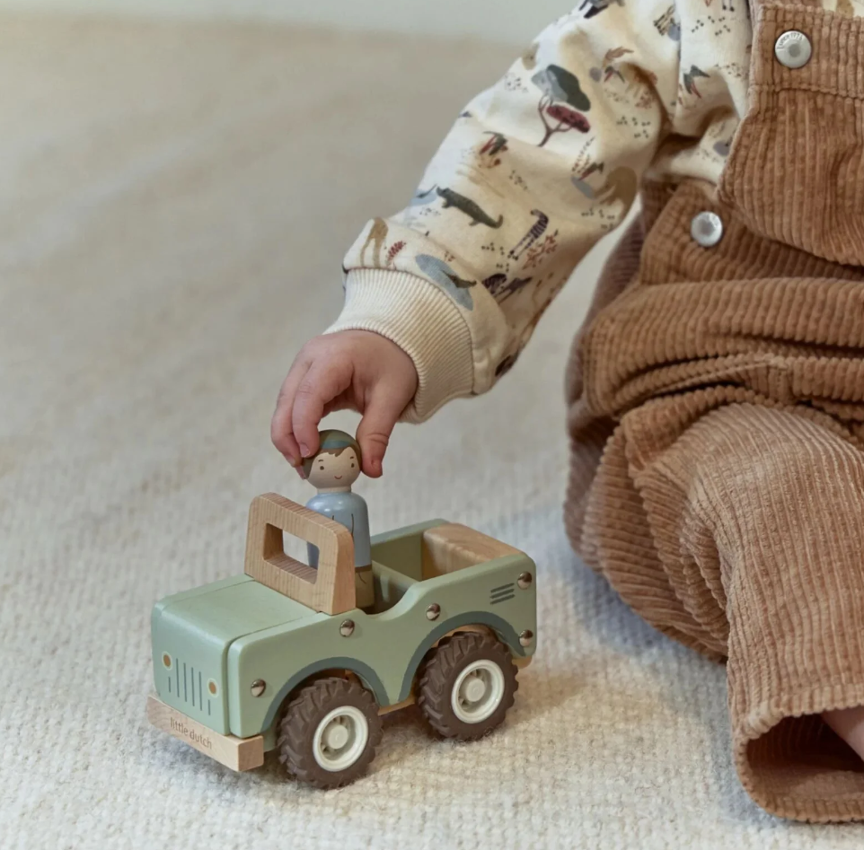 Voiture de safari avec figurine