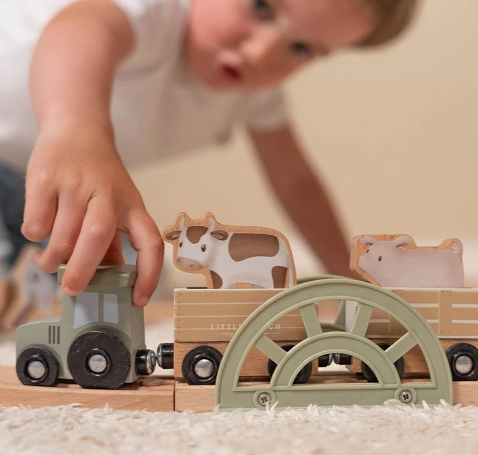 Circuit tracteur en bois + personnages