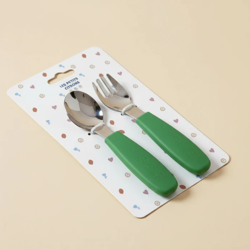 Couverts en inox avec manche silicone - 5 coloris