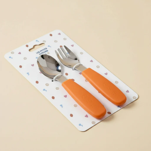 Couverts en inox avec manche silicone - 5 coloris