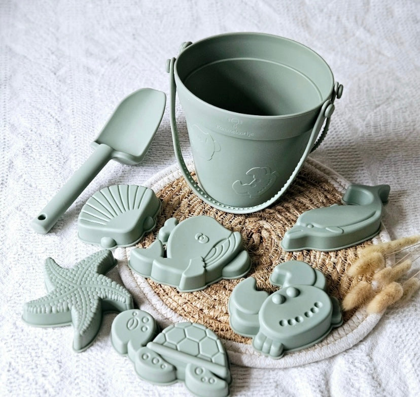 Seau et accessoires de plage en silicone "Sauge"