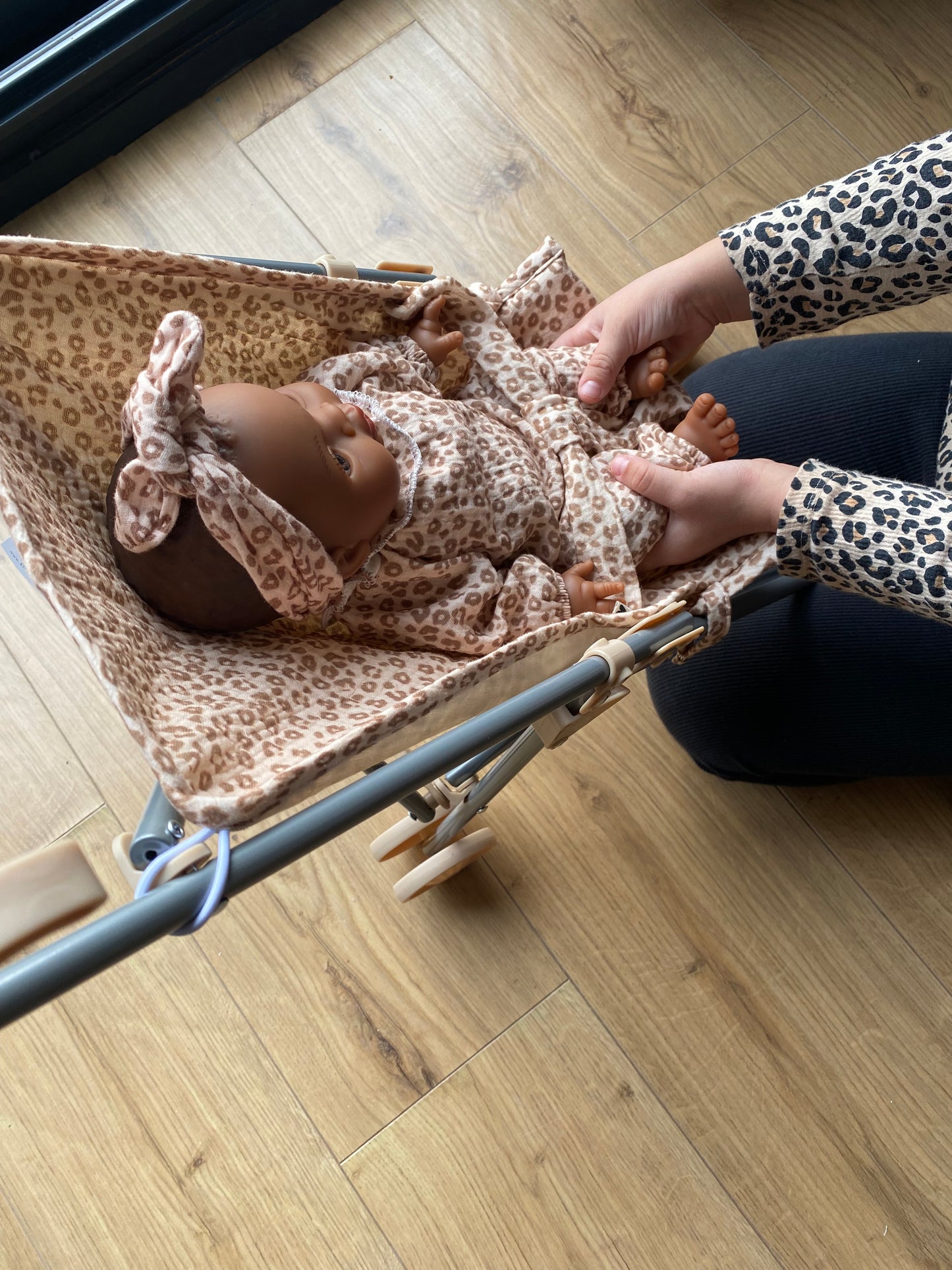 Poussette poupée - Gaze léopard clair