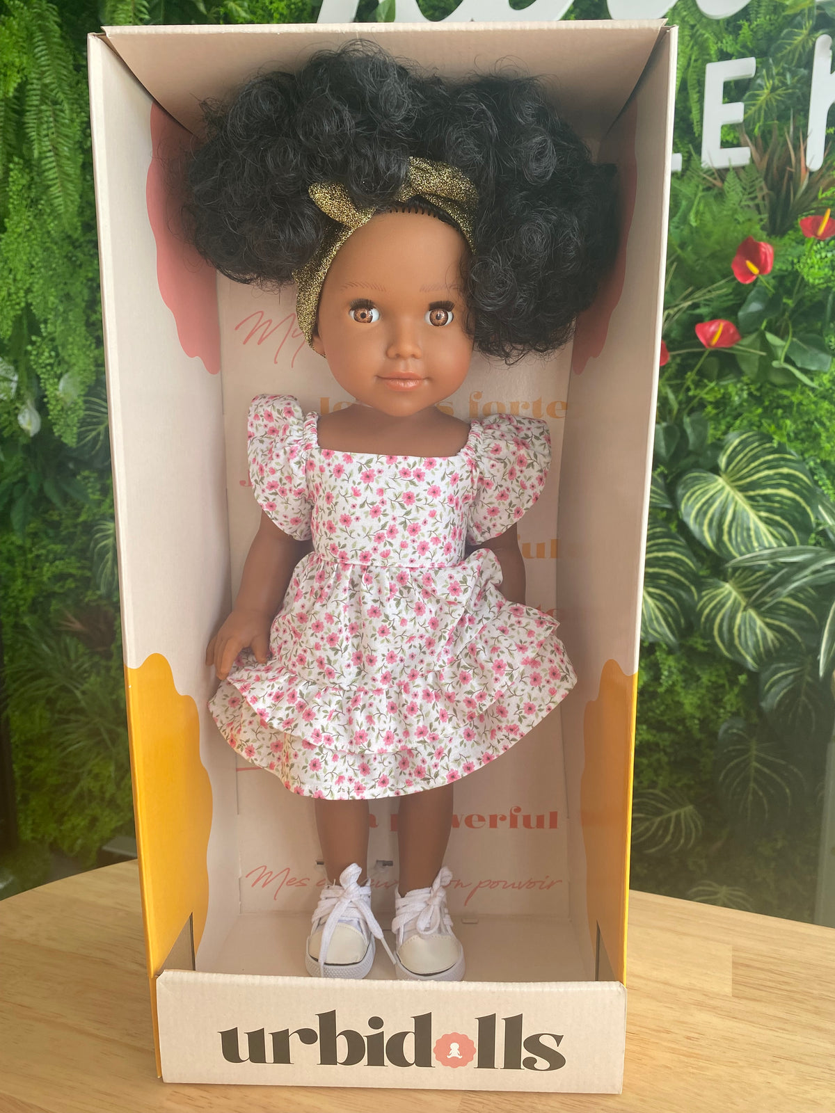 Poupée Asma - Robe fleurie rose